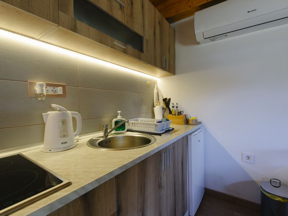 Kitchen counter with everyday appliances — kettles, cooktops and other kitchen appliances in Navsari